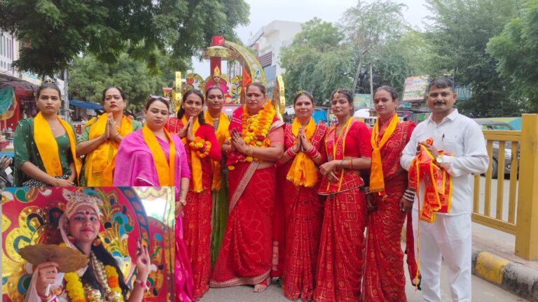 माता के 9 रूपों की शोभायात्रा निकाली, प्रतिमा विसर्जन किया