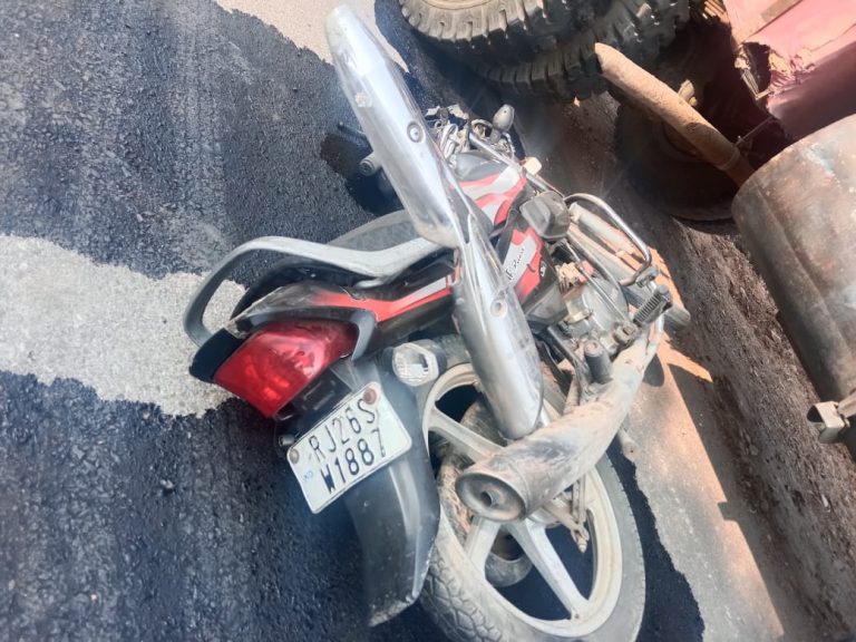 सड़क हादसे में युवक ने गवाई जान