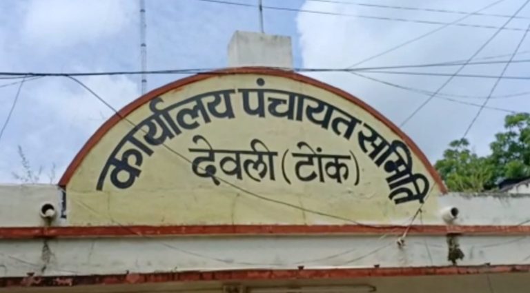 एनओसी विवाद, ग्रामीणों ने एसडीओं को सौंपा ज्ञापन